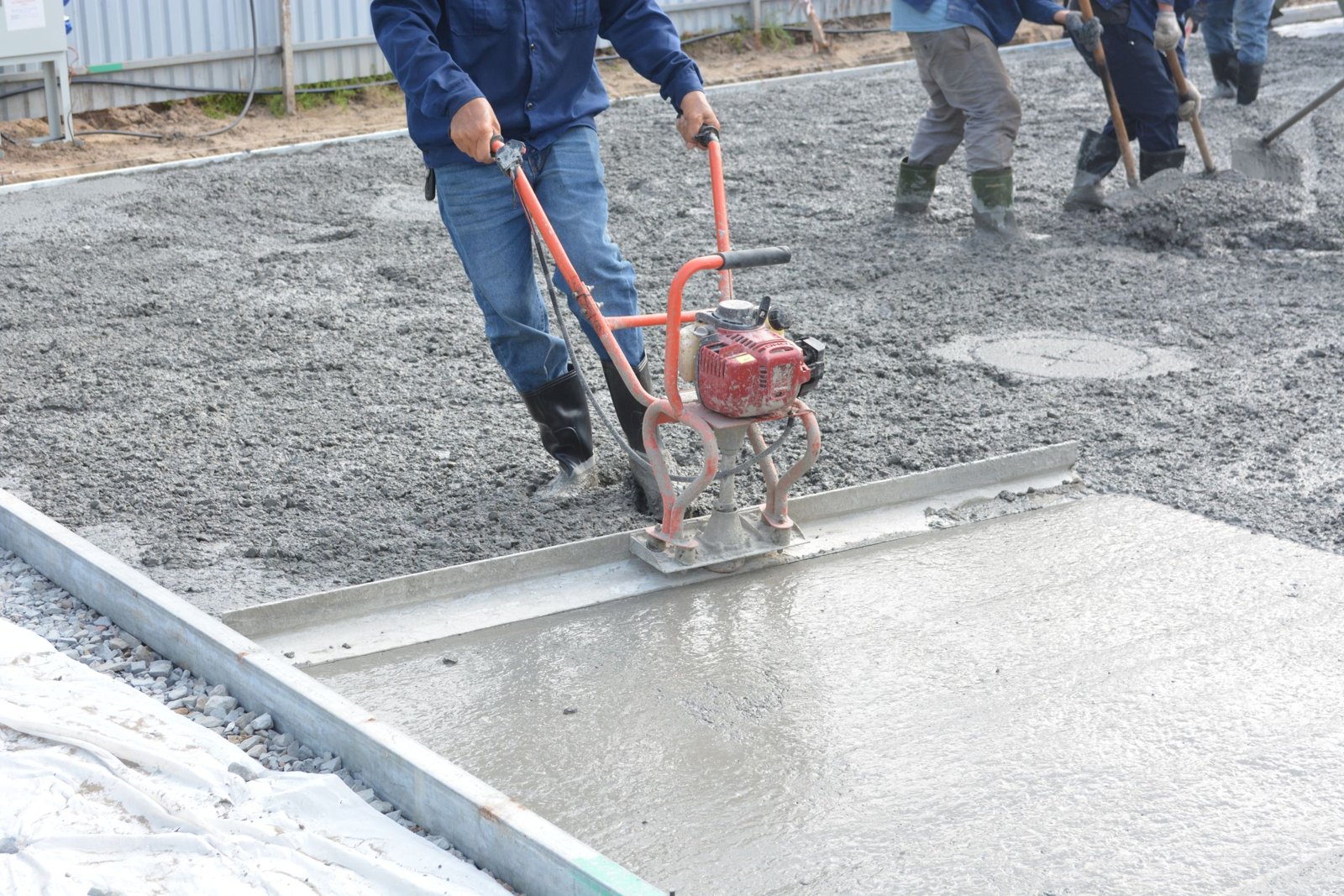 Vibreur à béton : l'outil qui consolide les ouvrages